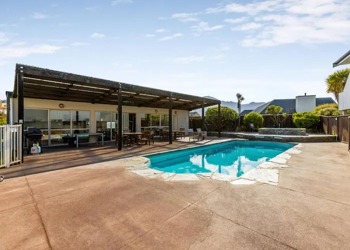 Resort-style 2br Alpine | Pool, & Garage 瓦纳卡